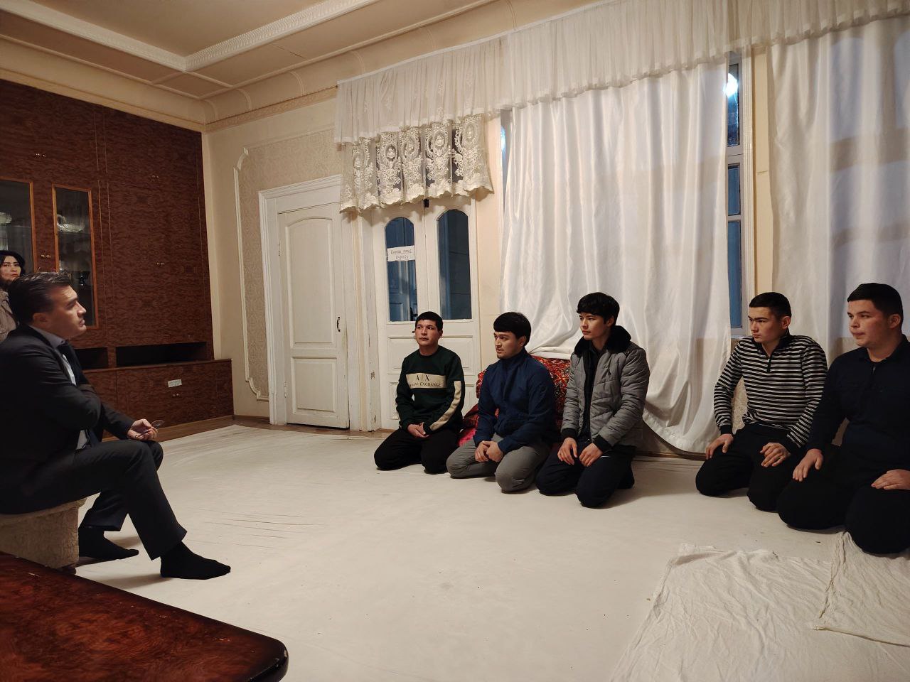 Toshkent arxitektura-qurilish universiteti rektori Baxrom Tulaganov ijara xonadonlarida yashayotgan talabalar holidan yaqindan xabar oldi